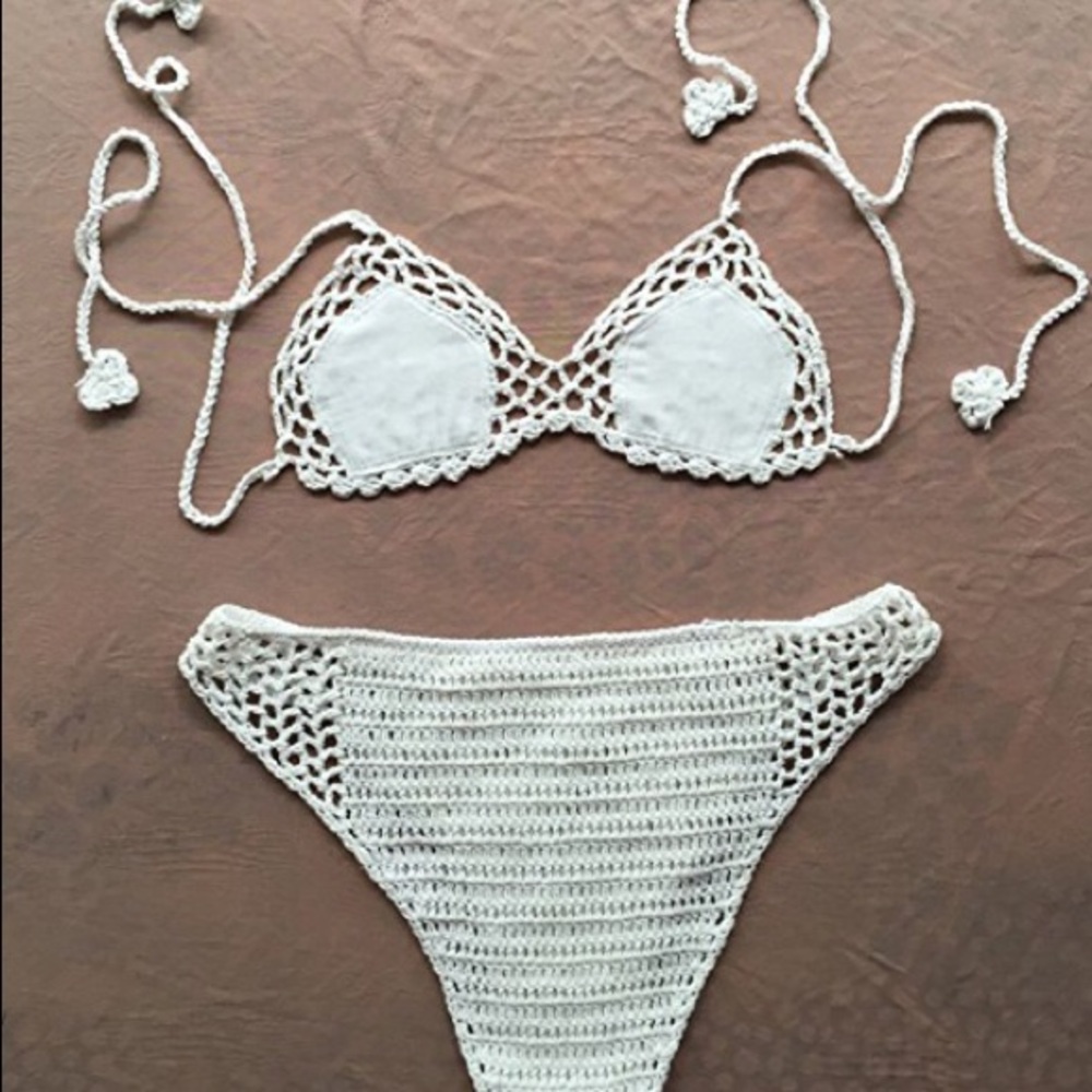 Bikini - Picture 3 of 4